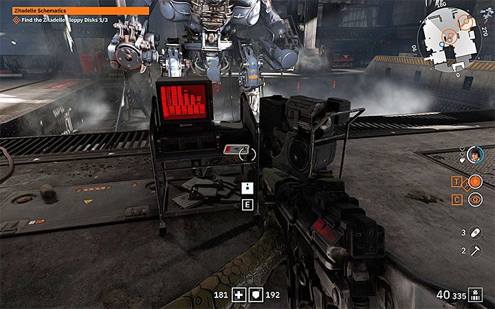 Trzecia dyskietka (Zitadelle Schematics #3) leży na stoliku na kółkach przed wielkim nieaktywnym mechem - Zitadelle Schematics | Misje poboczne w Wolfenstein Youngblood - Wolfenstein: Youngblood - poradnik do gry