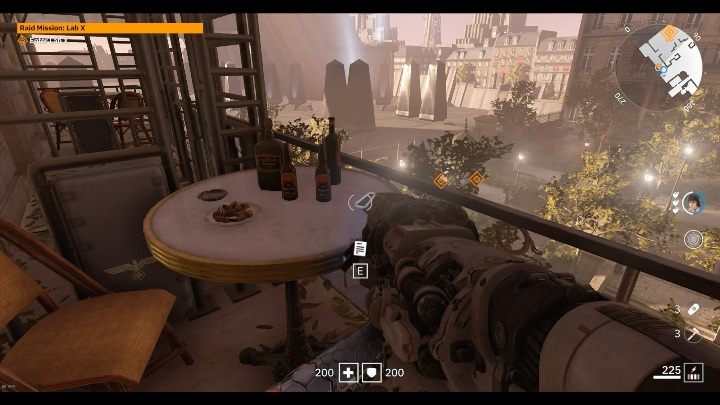 Na balkonie jest stolik z kilkoma butelkami wina - Lab X | Sekrety w Wolfenstein Youngblood - Wolfenstein: Youngblood - poradnik do gry