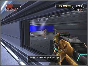 Zajmij się resztą pozostałych przy życiu oponentów, po czym ostrzelaj kładkę zawieszoną w górnej części sali - Propaganda Studios | Public Information Building | Red Faction II - Red Faction II - poradnik do gry