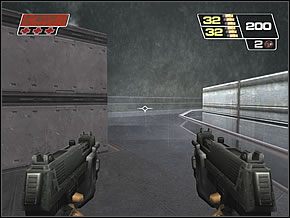 Zobaczysz przelatujące nad Tobą pojazdy powietrzne, a jak tylko ruszysz przed siebie, zza kontenerów zaczną wybiegać przeciwnicy - To the Rooftop | Public Information Building | Red Faction II - Red Faction II - poradnik do gry