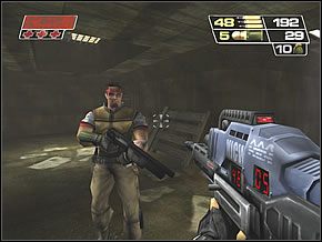 Jak tylko dotrzesz do skrzyżowania, w nowej części korytarza pojawi się grupa wojaków - In the Back Alleys | Hanging in the Hood | Red Faction II - Red Faction II - poradnik do gry