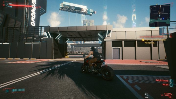 Po dotarciu na miejsce udaj się do środka obiektu korzystając z bramy widocznej na powyższym obrazku - Cyberpunk 2077: Gdzie znaleźć i adoptować kota? - Cyberpunk 2077 - poradnik do gry