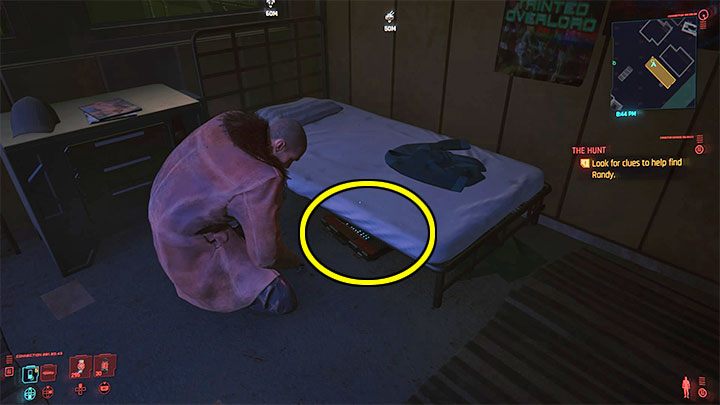 Najważniejszy ślad potrzebny do posunięcia śledztwa do przodu to laptop w sypialni - znajdziesz go pod łóżkiem - Cyberpunk 2077: Kwestia czasu - Zagadka z komputerem - Cyberpunk 2077 - poradnik do gry