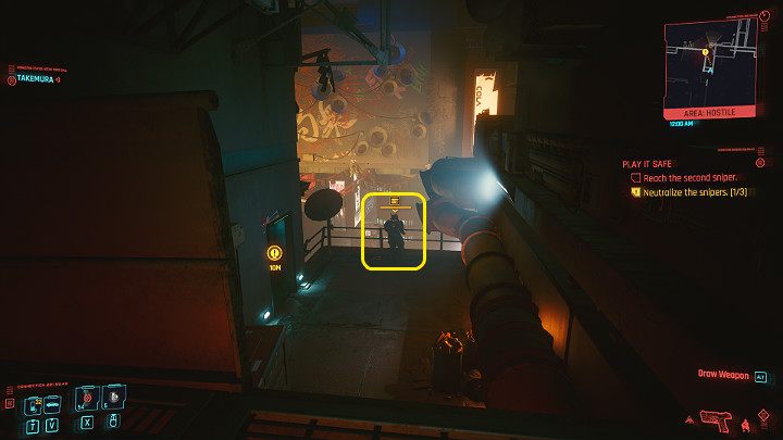 Teraz musisz iść na dół po wąskiej spirali, unikając wzroku dronów (nie wchodź w niebieskie światło) lub hakując je - Cyberpunk 2077: Przerwane milczenie/Play It Safe - solucja, opis przejścia - Cyberpunk 2077 - poradnik do gry