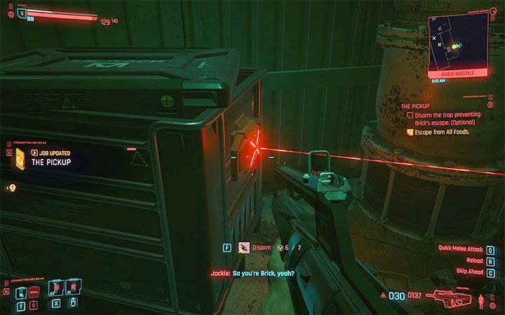 Pierwszy sposób to zwrócenie się w stronę miny i rozbrojenie jej jednak wymaga to co najmniej 7 punktów atrybutu Zdolności techniczne (Tech Ability) - Cyberpunk 2077: Bilet wstępu/The Pickup - solucja, opis przejścia - Cyberpunk 2077 - poradnik do gry