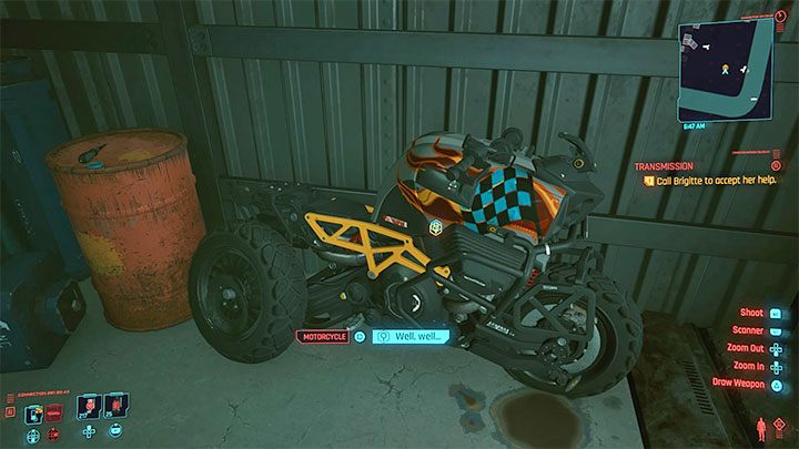 Wejdź w interakcję z bramą garażową żeby ją podnieść i zbadaj oparty o ścianę wrak motocykla - Cyberpunk 2077: J + J = WNM - solucja, opis przejścia - Cyberpunk 2077 - poradnik do gry