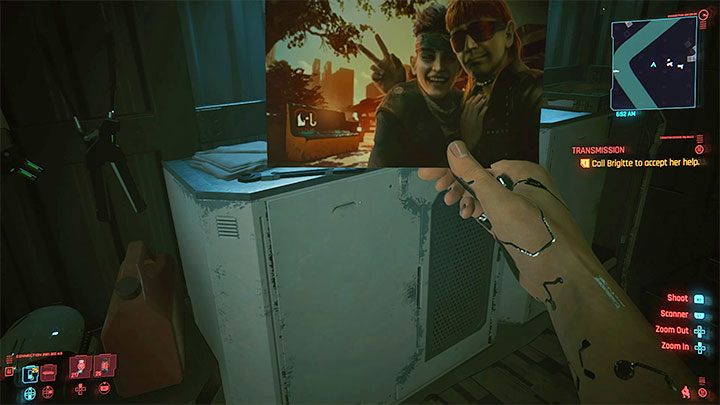 Wejdź w interakcję z komputerem w garażu żeby odczytać wiadomość od Jamesa - Cyberpunk 2077: J + J = WNM - solucja, opis przejścia - Cyberpunk 2077 - poradnik do gry