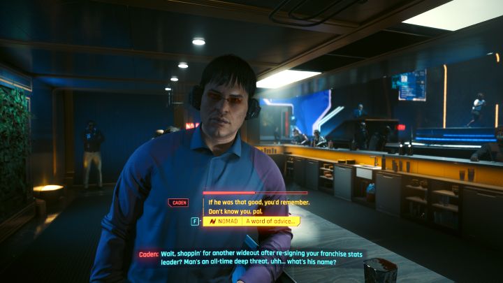 Idealne miejsce startu to porozmawianie z barmanem - usiądźcie na krześle przy barze i zamówcie dowolny napój - Cyberpunk Phantom Liberty: Kontrakt: Wszyscy wiedzą, nikt nie pyta - solucja, opis przejścia - Cyberpunk 2077 - poradnik do gry