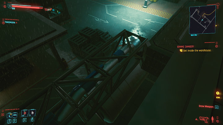 Wymiń drewniane palety, wskocz na niebieskie beczki, a z nich na metalowe rury dzięki którym dostaniesz się na dach - Cyberpunk 2077: Koty w ciemności/Gimme Danger - solucja, opis przejścia - Cyberpunk 2077 - poradnik do gry