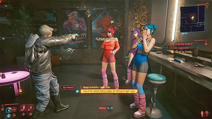 Po dotarciu do garderoby Kerry przejmie inicjatywę i wyceluje z pistoletu w członkinie zespołu Us Cracks - Cyberpunk 2077: Na krzywy ryj (Kerry)/I Dont Wanna Hear It - solucja - Cyberpunk 2077 - poradnik do gry