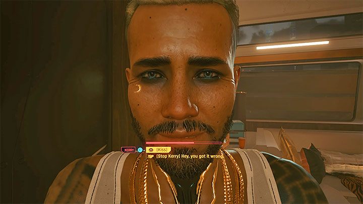 Po tym jak V ustawi się przed Kerrym pojawi się czasowo ograniczona opcja pocałowania Kerryego - Cyberpunk 2077: Kerry Eurodyne - romans/seks - Cyberpunk 2077 - poradnik do gry