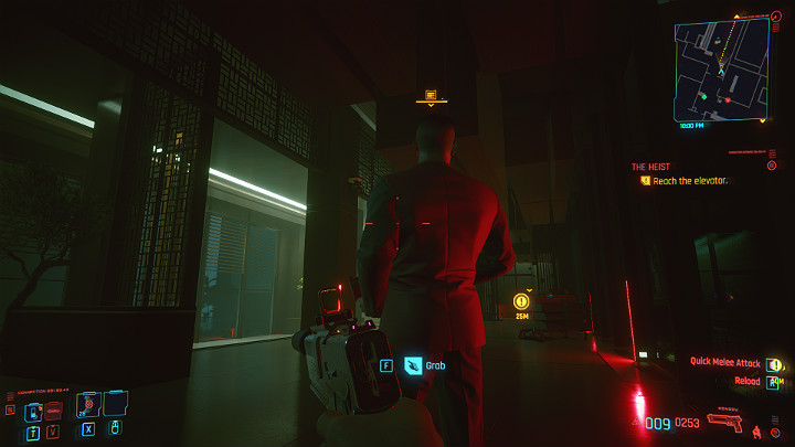 Podejdź do pierwszego z ochroniarzy i wyeliminuj go - Cyberpunk 2077: Skok na głęboką wodę/The Heist - solucja, opis przejścia - Cyberpunk 2077 - poradnik do gry