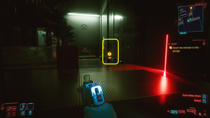 Gdy strażnicy patrolujący teren przy windzie zaczną iść w lewą stronę, to Twoja szansa, by dostać się do windy bez konieczności walki - Cyberpunk 2077: Skok na głęboką wodę/The Heist - solucja, opis przejścia - Cyberpunk 2077 - poradnik do gry