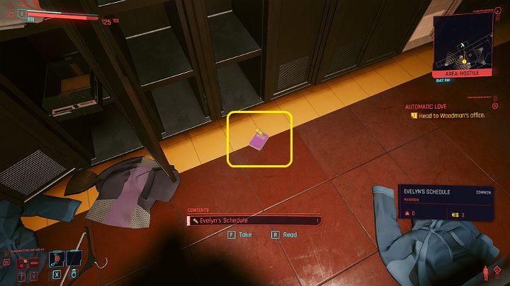 W pomieszczeniu naprzeciwko pokoju kontrolnego znajdziesz szatnie, a w niej rzeczy należące do Evelyn, a także broń - Cyberpunk 2077: Dom lalek/Automatic Love - solucja, opis przejścia - Cyberpunk 2077 - poradnik do gry