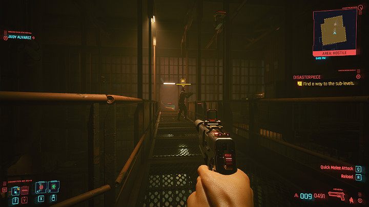 Idź dalej prosto, a gdy zauważysz strażnika, poczekaj, aż się oddali i wymiń go lub wyeliminuj po cichu - Cyberpunk 2077: Bezład/Disasterpiece - solucja, opis przejścia - Cyberpunk 2077 - poradnik do gry