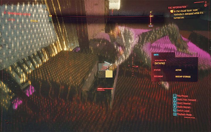 Twój nowy główny cel to zeskanowanie datapada w ramach warstwy wizualnej - okazja pojawia się w okolicach 2:45, a konkretnie w momencie gdy Yorinobu będzie go odkładał do szafki nocnej - Cyberpunk 2077: Drugi braindans - gdzie jest Relikt? - Cyberpunk 2077 - poradnik do gry