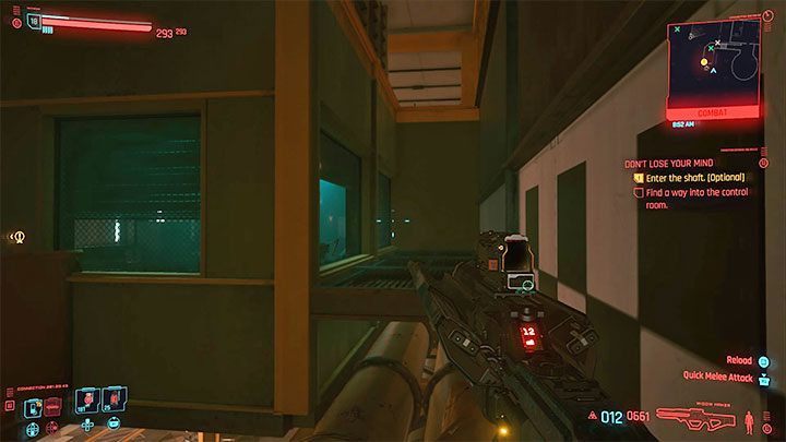 Zacznij iść po dużych rurach biegnących wzdłuż ścian hangaru - Cyberpunk 2077: Delamain: Reanimacja/Dont Lose Your Mind - solucja - Cyberpunk 2077 - poradnik do gry