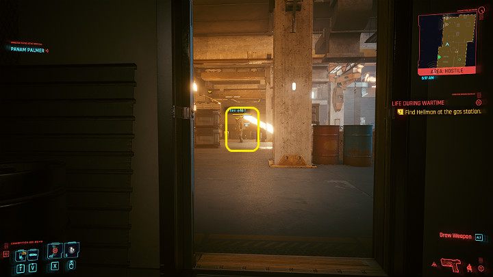 W środku stacjonuje dwóch strażników, ale możesz ich spokojnie wyminąć - Cyberpunk 2077: Pasażer/Life During Wartime - solucja, opis przejścia - Cyberpunk 2077 - poradnik do gry