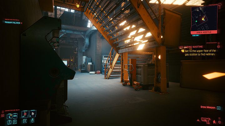 Gdy strażnicy będą zajęci czymś innym, wejdź na wyższe piętro i otwórz drzwi, by spotkać się z Hellmanem - Cyberpunk 2077: Pasażer/Life During Wartime - solucja, opis przejścia - Cyberpunk 2077 - poradnik do gry