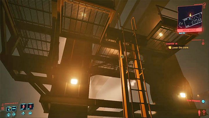 Z kartą dostępu wyrusz do pokazanej na obrazku drabiny umożliwiającej dotarcie na metalowy balkonik - Cyberpunk 2077: Gdzie jest Johnny? (Rogue i Johnny)/Chippin In - solucja - Cyberpunk 2077 - poradnik do gry