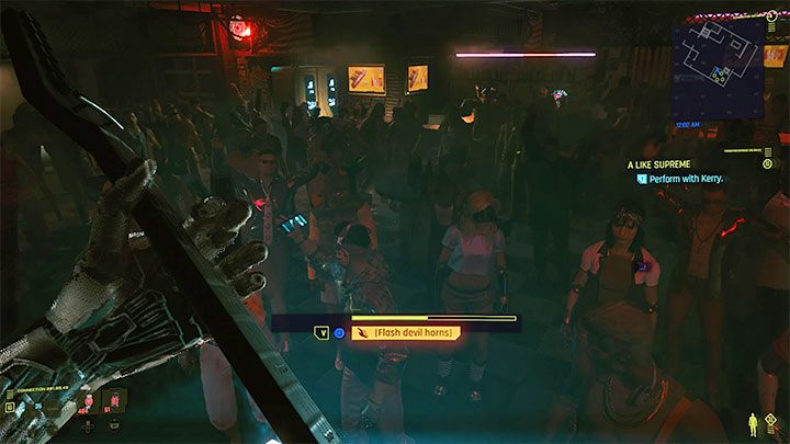 Udaj się po rozmowie do toalety i żeby wziąć pigułkę i doprowadzić do tymczasowego przejęcia ciała V przez Johnnyego - Cyberpunk 2077: A Like Supreme (Kerry) - solucja, opis przejścia - Cyberpunk 2077 - poradnik do gry