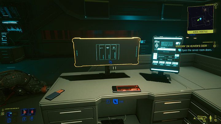 Użyj komputera widocznego na powyższym obrazku, przejdź na zakładkę sieci lokalnej i włącz autoryzację dostępu do serwerowni - Cyberpunk 2077: Ostatnie tango w Night City - solucja, opis przejścia - Cyberpunk 2077 - poradnik do gry