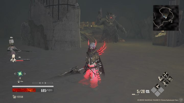 Cofnij się i idź w stronę cystern i kontenerów, podnieś Stun Cartridge (x2), skręć w lewo, tam znajdziesz wielkiego przeciwnika z czerwonymi oczami, pilnuje on Assasin Vestige Core - Howling Pit | Solucja Code Vein - Code Vein - poradnik do gry