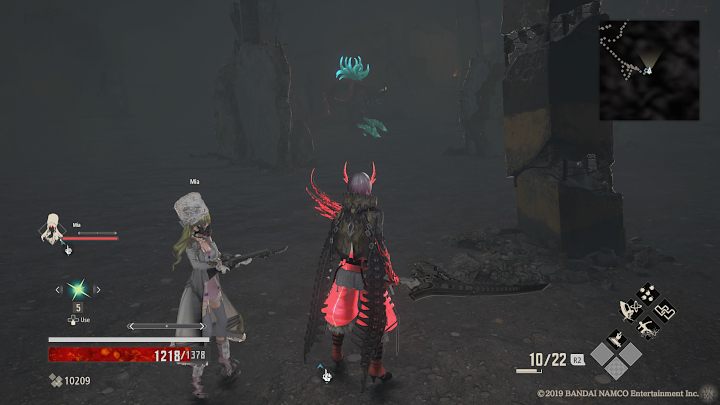 Kawałek dalej zobaczysz czerwonego Demona z kryształami na ciele, jest to ciężki przeciwnik, uważaj na jego wybuchy z bliska oraz szarżę (można go zwabić do użycia szarży, aby spadł z klifu) - Hills of Deception | Solucja Code Vein - Code Vein - poradnik do gry