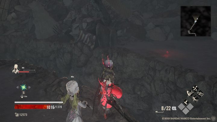 Na wprost ciebie zobaczysz Vestige, nie idź tam jednak, gdyż jest tam mała przepaść, przez którą możesz się zabić - Hills of Deception | Solucja Code Vein - Code Vein - poradnik do gry