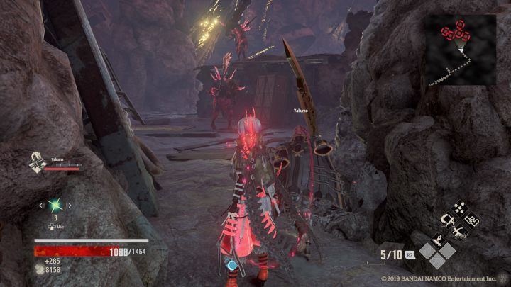 Idź na wprost do momentu, gdy jedyna droga będzie prowadzić w lewo, przy zakręcie stać będzie przeciwnik - Dried-up Trenches | Solucja Code Vein - Code Vein - poradnik do gry