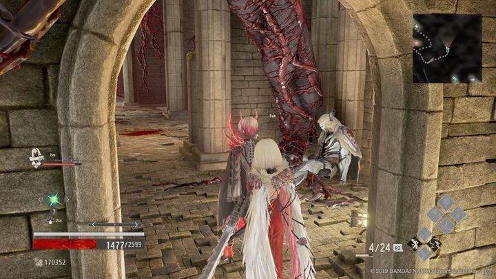 W pomieszczeniu dalej znajdują się kolejni przeciwnicy, którzy udają tylko, że nie żyją - Provisional Government Center | Solucja Code Vein - Code Vein - poradnik do gry