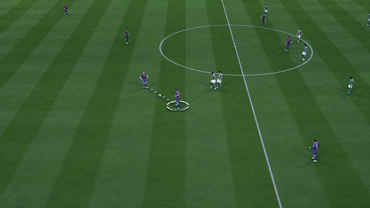 Krótkie podania po ziemi są najczęściej wykorzystywanym zagraniem przy rozgrywaniu piłki, a dokładne ich wykonywanie jest kluczem do sukcesu w grze FIFA 20 - Podania w FIFA 20 - FIFA 20 - poradnik do gry