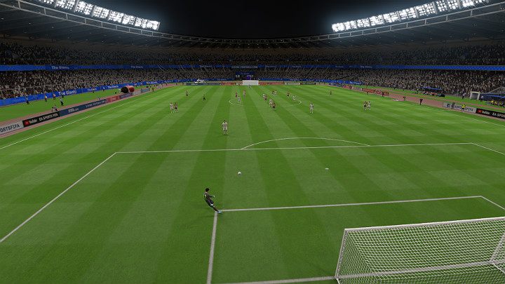 Daleki wykop to najmniej precyzyjna technika wznawiania gry od własnej bramki - Gra bramkarzem w FIFA 20 - FIFA 20 - poradnik do gry