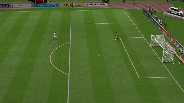 Bramkarz może także wznowić grę poprzez krótkie podanie do najbliższego zawodnika - Gra bramkarzem w FIFA 20 - FIFA 20 - poradnik do gry