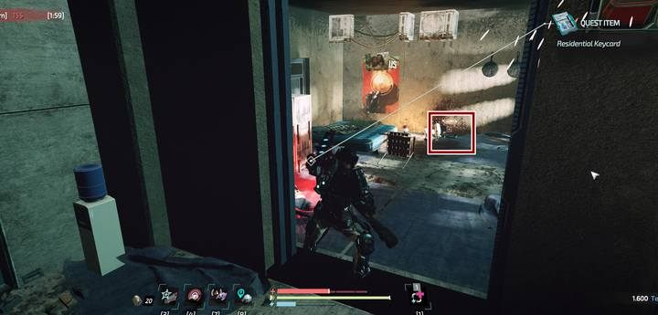 W Docklands (za mostem, na południe od więzienia), idź w prawo między budynki na metalowe schodki i otwórz drzwi do mieszkania używając EMP - The Surge 2: Jericho Downtown - nagrania, sekrety - The Surge 2 - poradnik do gry