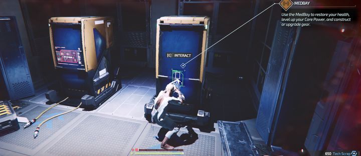 Po pokonaniu pierwszego bossa, zabierz jego kartę i przejdź do sąsiedniego pomieszczenia, by skorzystać ze Stanowiska medycznego - The Surge 2: Ucieczka z więzienia - solucja, opis przejścia - The Surge 2 - poradnik do gry