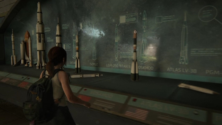 Ta sekcja muzeum jest bardzo podobna do poprzedniej, z tym, że musisz oglądać eksponaty związane z podróżami kosmicznymi - The Last of Us 2: Prezent urodzinowy (retrospekcja) - solucja, opis przejścia - The Last of Us 2 - poradnik do gry