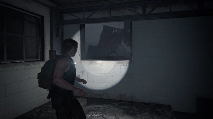 Aby wydostać się z budynku, dotrzyj do okna na górze i wyskocz przez nie - The Last of Us 2: Wybrzeże - solucja, opis przejścia - The Last of Us 2 - poradnik do gry
