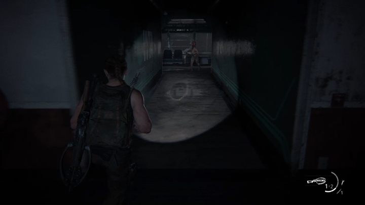 Broń możesz od razu przetestować bo na pokładzie - a jakże - zalęgły się mutanty - The Last of Us 2: Wybrzeże - solucja, opis przejścia - The Last of Us 2 - poradnik do gry