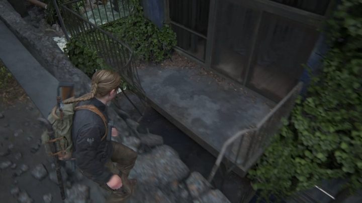 Gdy dotrzesz na dach, oddaj skok na zniszczony most - idź tym mostem, a pod koniec zeskocz na balkon budynku obok - The Last of Us 2: Droga na skróty - solucja, opis przejścia - The Last of Us 2 - poradnik do gry