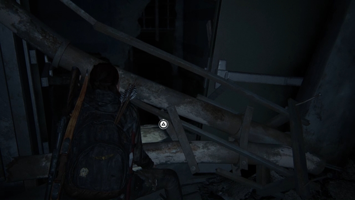 Na górze idź za Jessem, przeciskając się przez kolejne przesmyki i usuwając przeszkody na swojej drodze - The Last of Us 2: Droga do Akwarium - solucja, opis przejścia - The Last of Us 2 - poradnik do gry