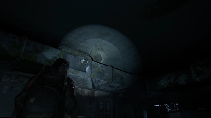 Zeskocz teraz na drugą stronę - po pewnym czasie dotrzesz do pokoju z drzwiami, które będą zamknięte - The Last of Us 2: Infiltracja Akwarium - solucja, opis przejścia - The Last of Us 2 - poradnik do gry