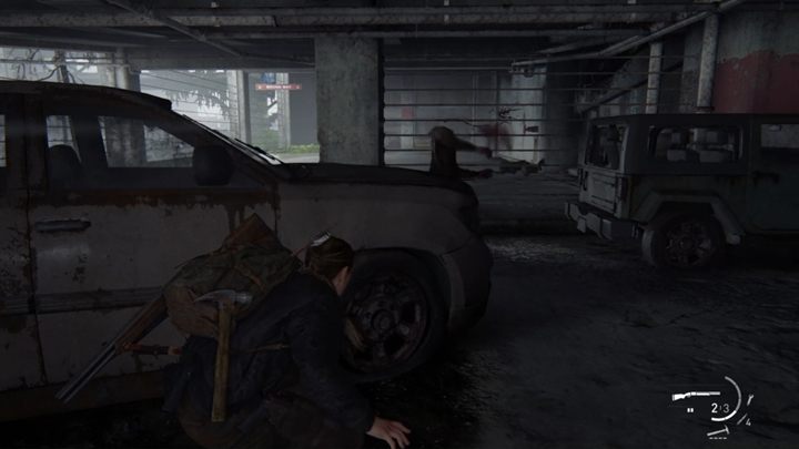 Gdy dotrzecie do podziemnego garażu, snajper będzie strzelał w auta blisko was, by zwabić mutanty do was - The Last of Us 2: Przystań - solucja, opis przejścia - The Last of Us 2 - poradnik do gry