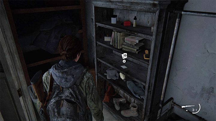 Znajdźka leży na jednej z półek w pomieszczeniu na piętrze - The Last of Us 2: Patrol sekrety, znajdźki - The Last of Us 2 - poradnik do gry