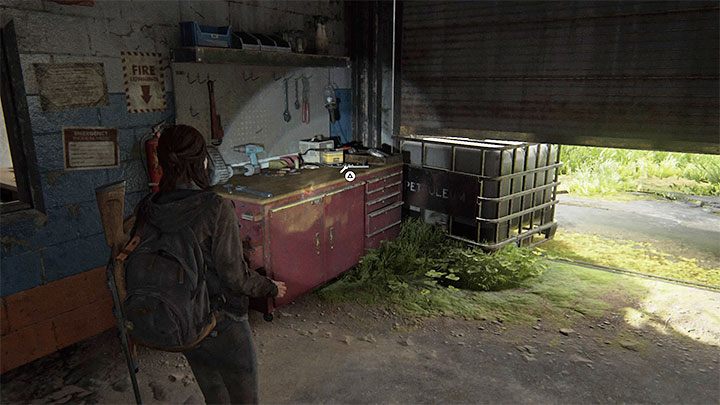 Stół znajdziesz obok częściowo podniesionej bramy warsztatu samochodowego - The Last of Us 2: Capitol Hill sekrety, znajdźki - The Last of Us 2 - poradnik do gry