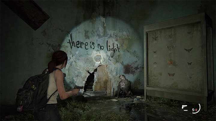 To artefakt i w celu znalezienia go musisz niedługo po zdobyciu opisanej powyżej karty kolekcjonerskiej wkroczyć do nieoświetlonych pomieszczeń muzeum - The Last of Us 2: Prezent urodzinowy / The Birthday Gift sekrety, znajdźki - The Last of Us 2 - poradnik do gry