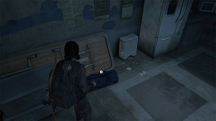W pomieszczeniu tym musisz odnaleźć interaktywną torbę, w której będzie medalion z wygrawerowanym imieniem i nazwiskiem Owena Moorea - The Last of Us 2: Infiltracja / Infiltration sekrety, znajdźki - The Last of Us 2 - poradnik do gry