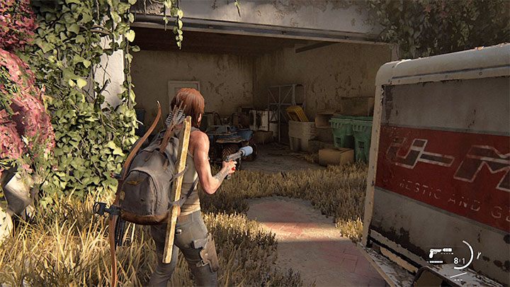 Wejście do posiadłości jest zablokowane, ale możesz zbadać jej garaż zlokalizowany po lewej stronie - The Last of Us 2: W głąb lądu / Pushing Inland sekrety, znajdźki - The Last of Us 2 - poradnik do gry