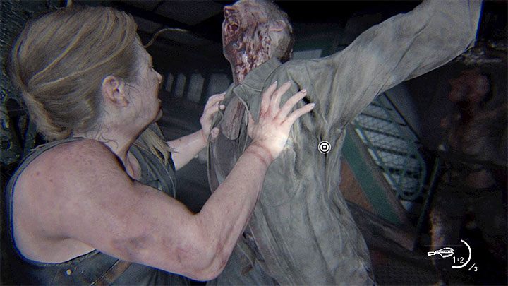 Podczas starć w zwarciu twoja postać może zostać złapana i warto w miarę możliwości tego unikać - The Last of Us 2: Walka, skradanie się - The Last of Us 2 - poradnik do gry