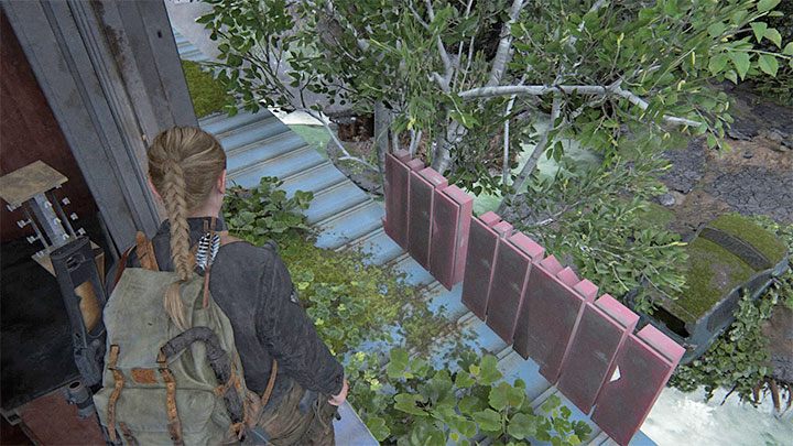 Tuż po wejściu do budynku skręć w prawo i skorzystaj z pokazanego na obrazku wyjścia na niebieski daszek - The Last of Us 2: Droga na skróty / The Shortcut sekrety, znajdźki - The Last of Us 2 - poradnik do gry